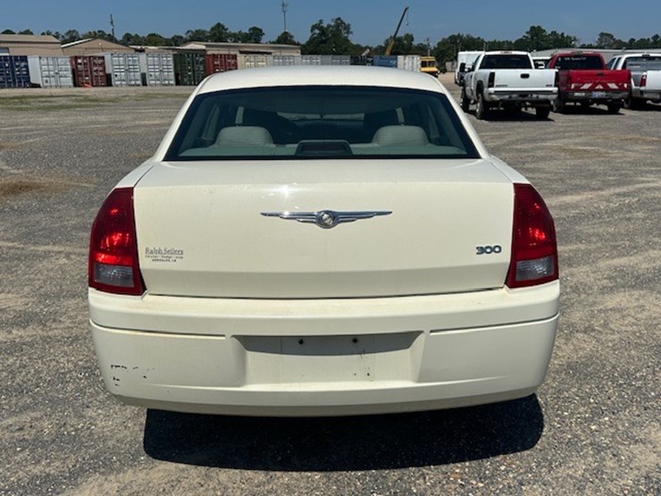#23051-•-2007-chrysler-300-image-8