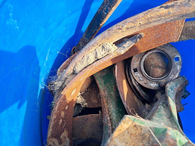 john-deere-12-image-16