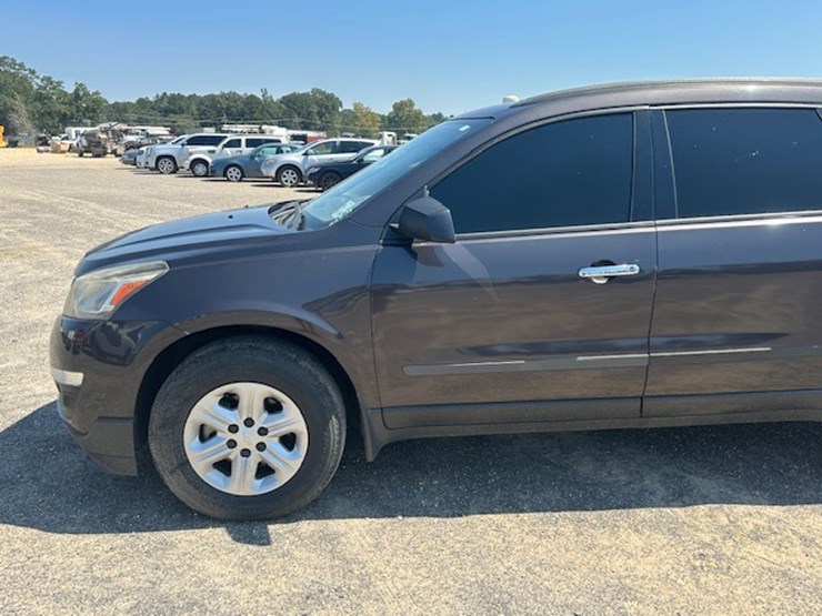 2016-chevrolet-traverse-ls-image-11