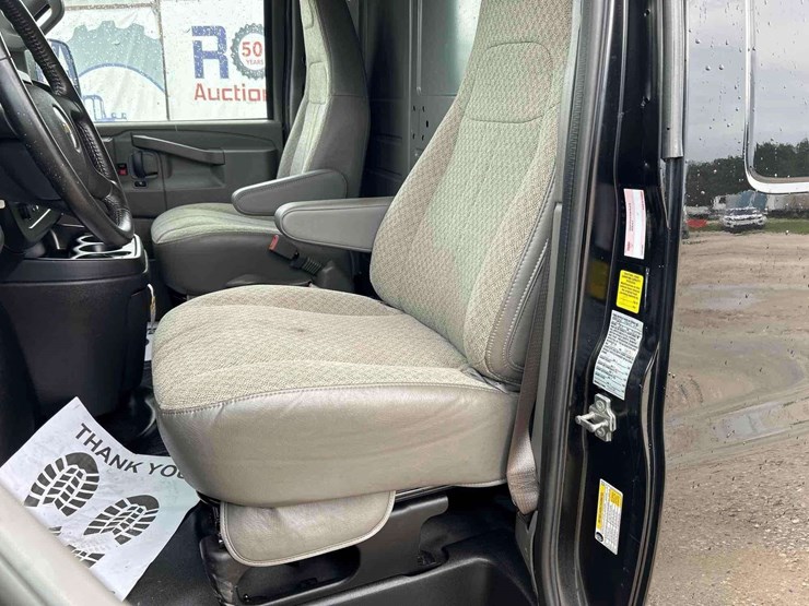 2023-chevrolet-express-2500-image-14