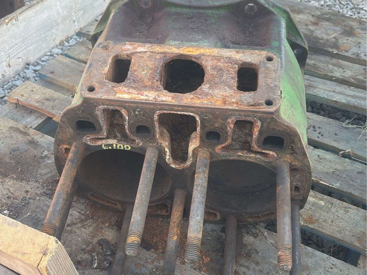 john-deere-model-g-block,-pistons,-and-rods-image-1