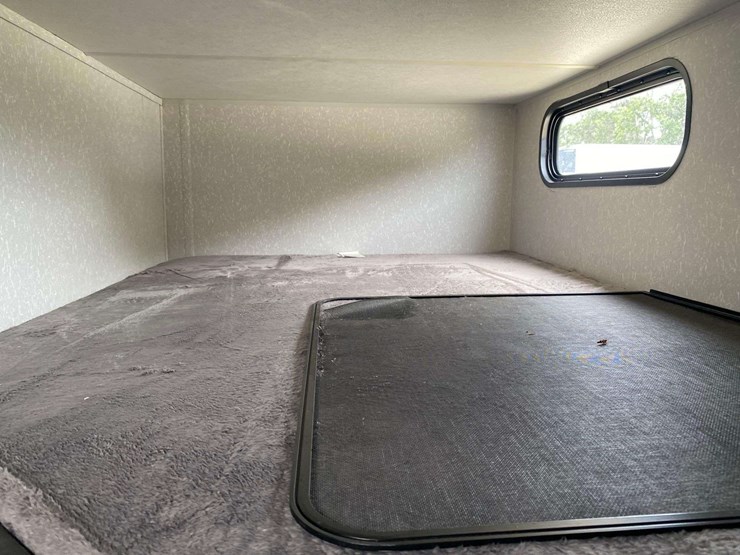 2022-forest-river-cherokee-grey-wolf-26brb-patriotic-edition-32ft.-t/a-travel-trailer-image-16
