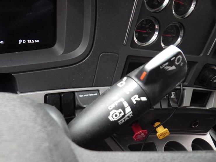 2022-kenworth-t680-image-14