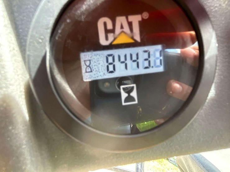 2012-caterpillar-at1055e-track-asphalt-paver-image-7