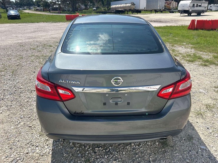 2016-nissan-altima-2.5-sedan-image-21