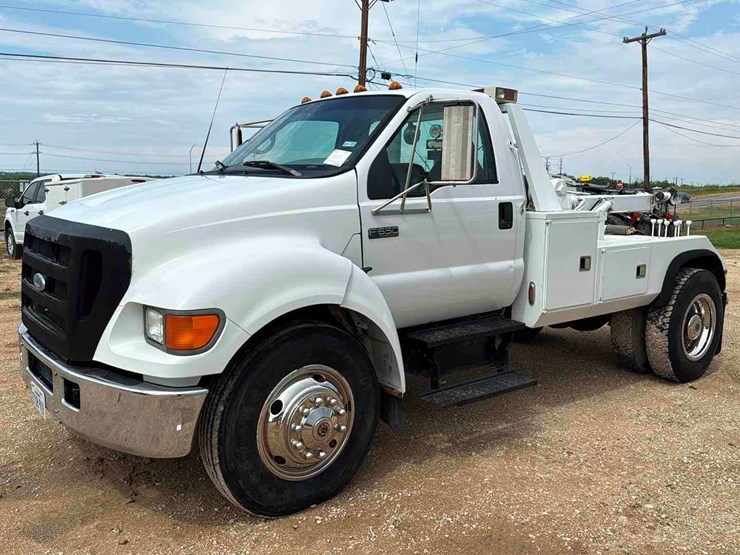 2005-ford-f650-image-1