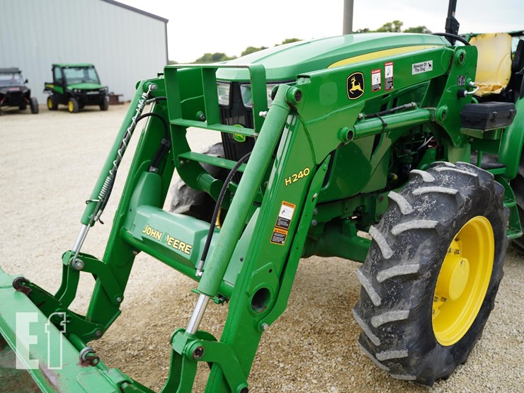 2013-john-deere-5100e-image-15