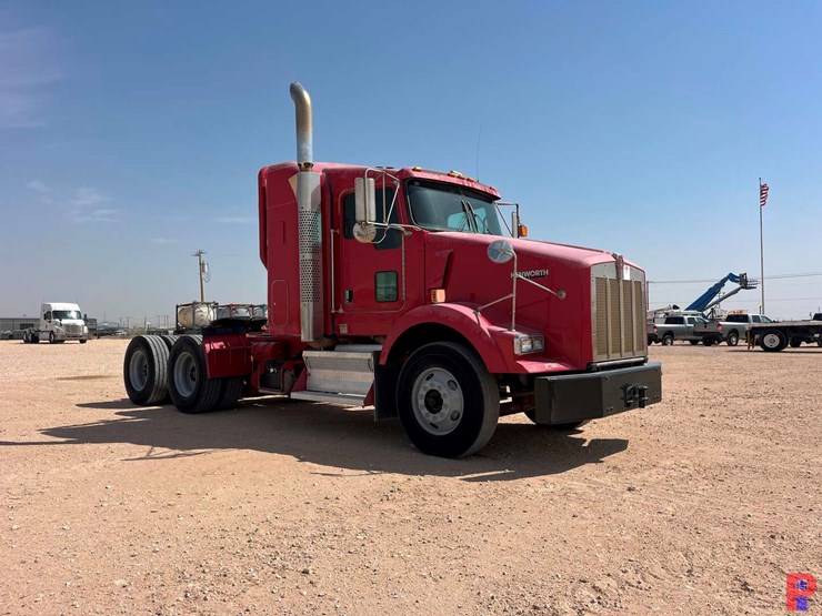 2011-kenworth-t800-image-4