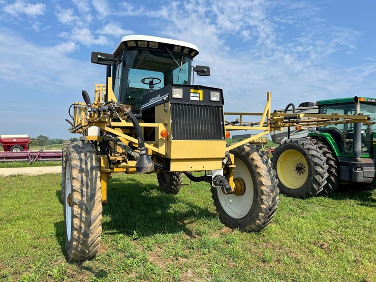 rogator-664-sprayer-image-2