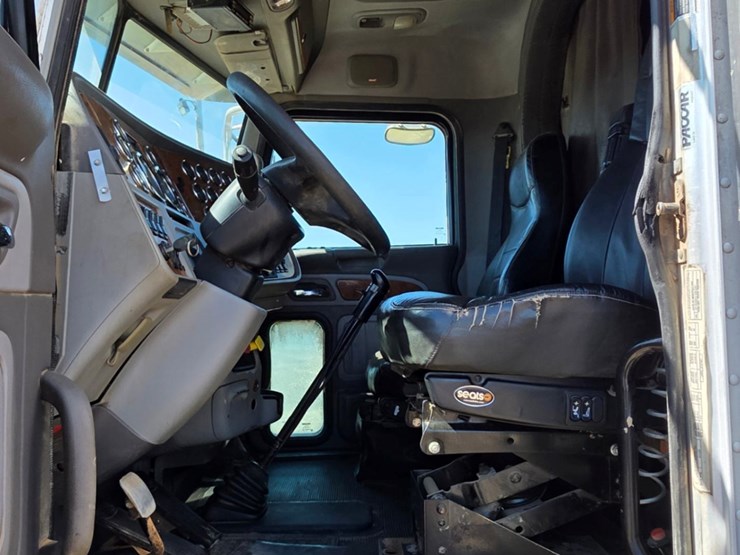 2007-peterbilt-379-image-53