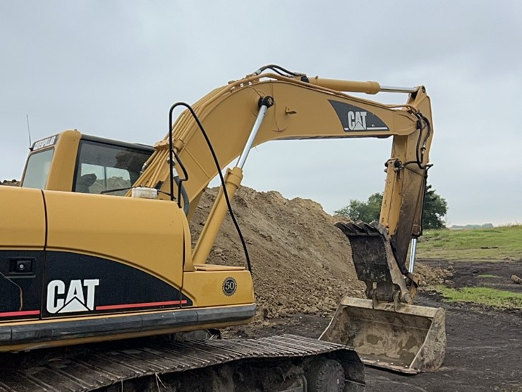 caterpillar-320-image-5