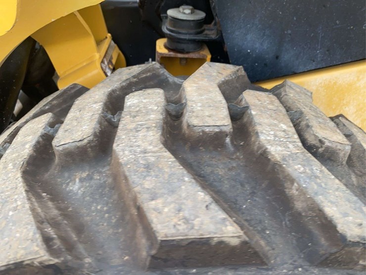 2023-caterpillar-236d3-image-10