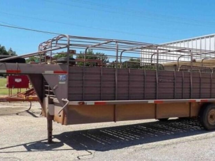 24'-gooseneck-livestock-trailer-image-18