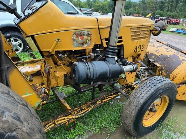 deutz-industrial-tractor-with-broom-image-12