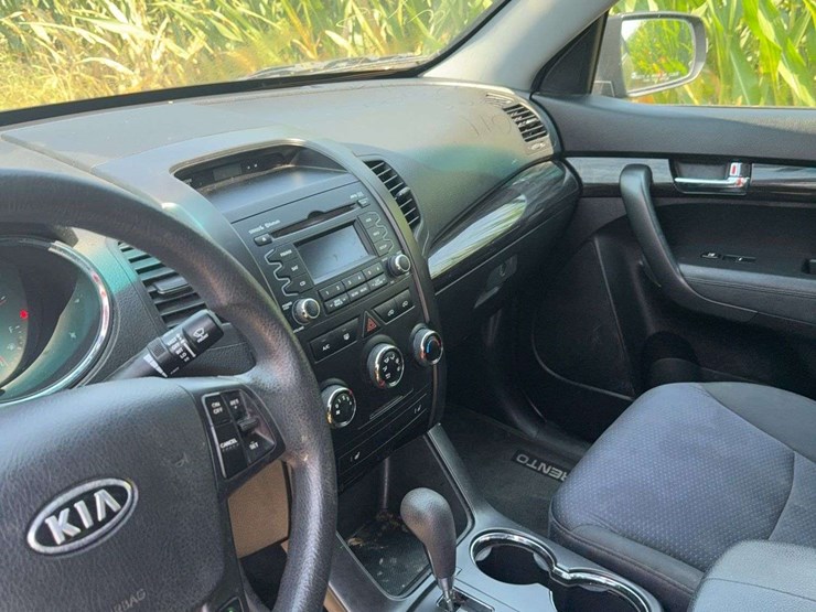 2011-kia-sorento-image-9