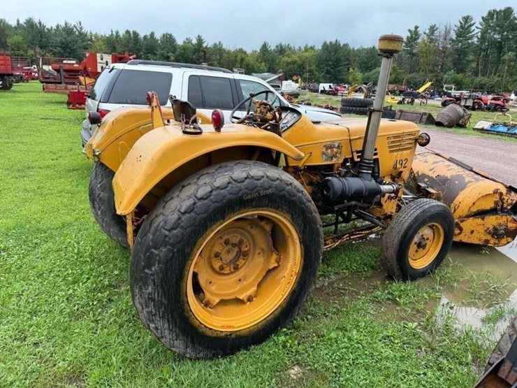 deutz-industrial-tractor-with-broom-image-11