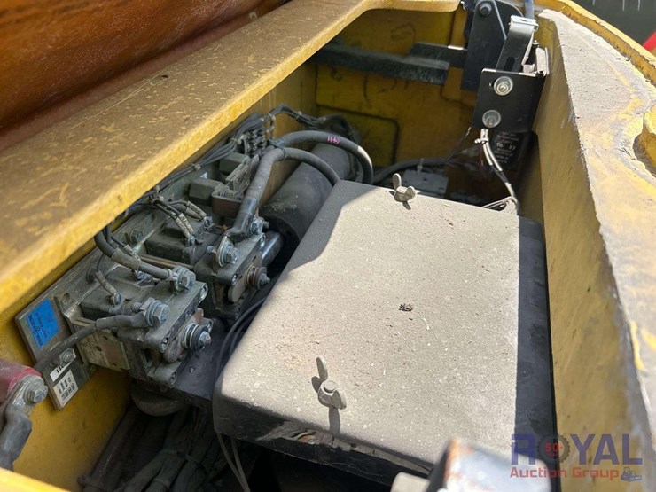 yale-3,500lb-electric-forklift-image-8