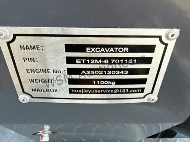 battler-et12m-6-mini-excavator-image-12