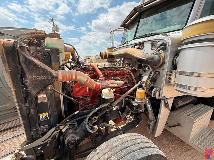 2013-peterbilt-388-image-17