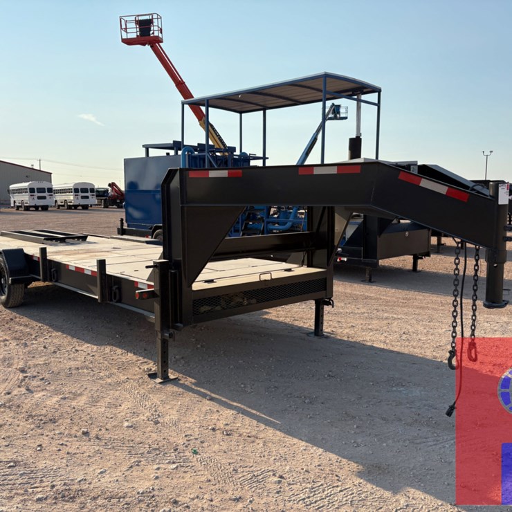 2013 SUMMIT 24’ X 6.5’ T/A GOOSENECK TRAILER