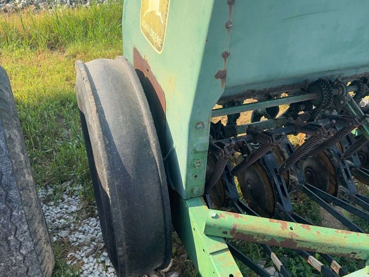 john-deere-8300-image-2