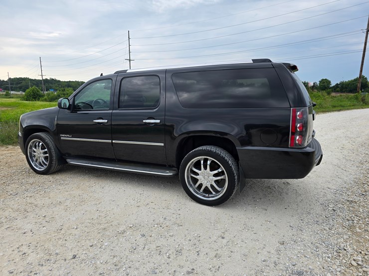 2011-gmc-yukon-xl-image-11