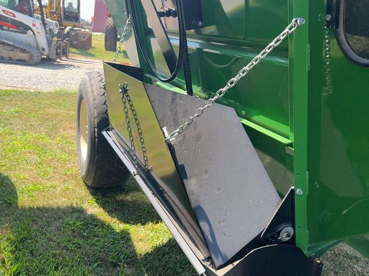 2020-j&m-555-gravity-wagon,-almost-like-new,-used-two-season,-surge-brakes,-roll-tarp,-extendable-tongue,-left-hand-unload-image-6