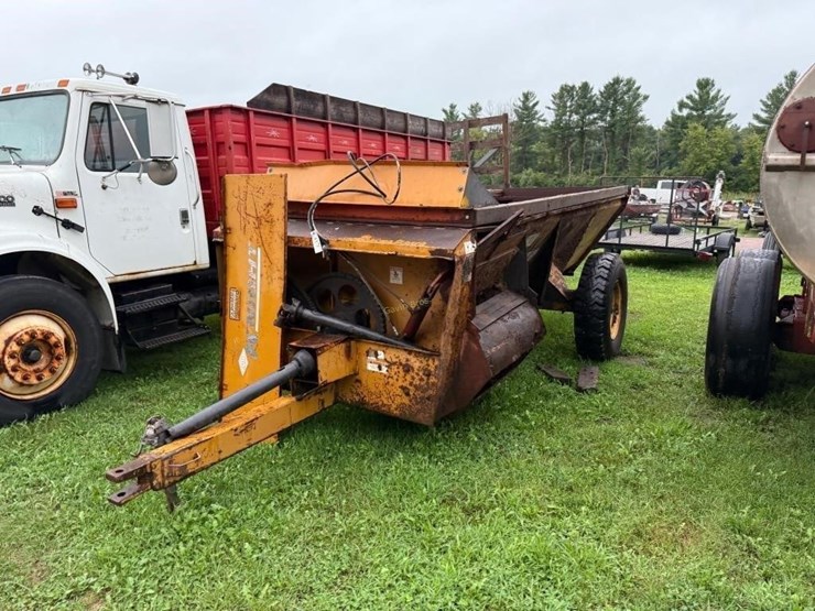 kuhn-knight-7112-slinger-manure-spreader-image-2