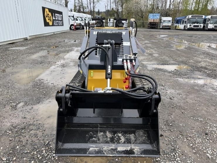 2025-infront-yf380-mini-compact-track-loader-image-8