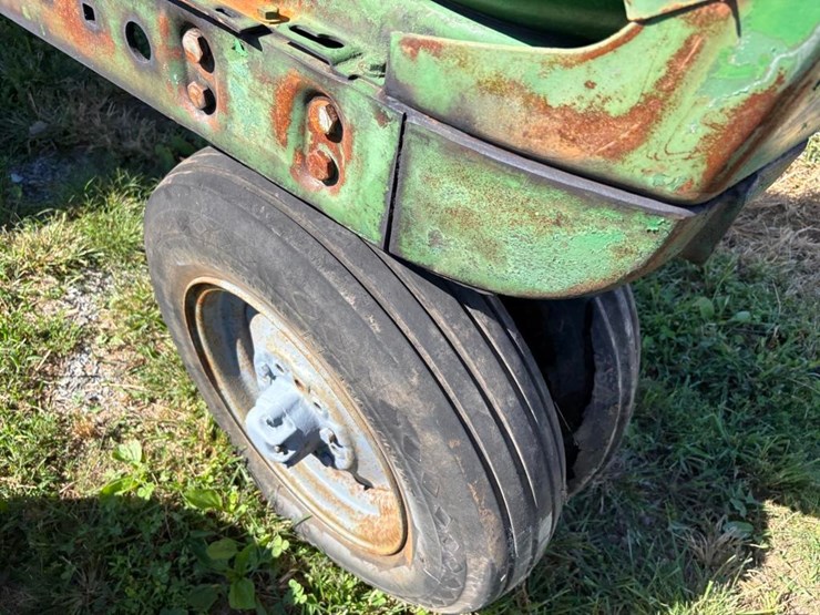 john-deere-3010-image-7