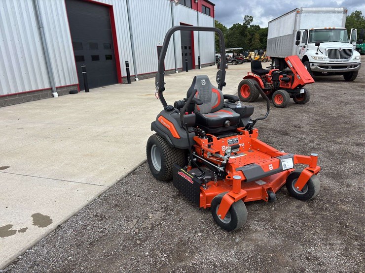 2022-husqvarna-zero-turn-mower-image-2