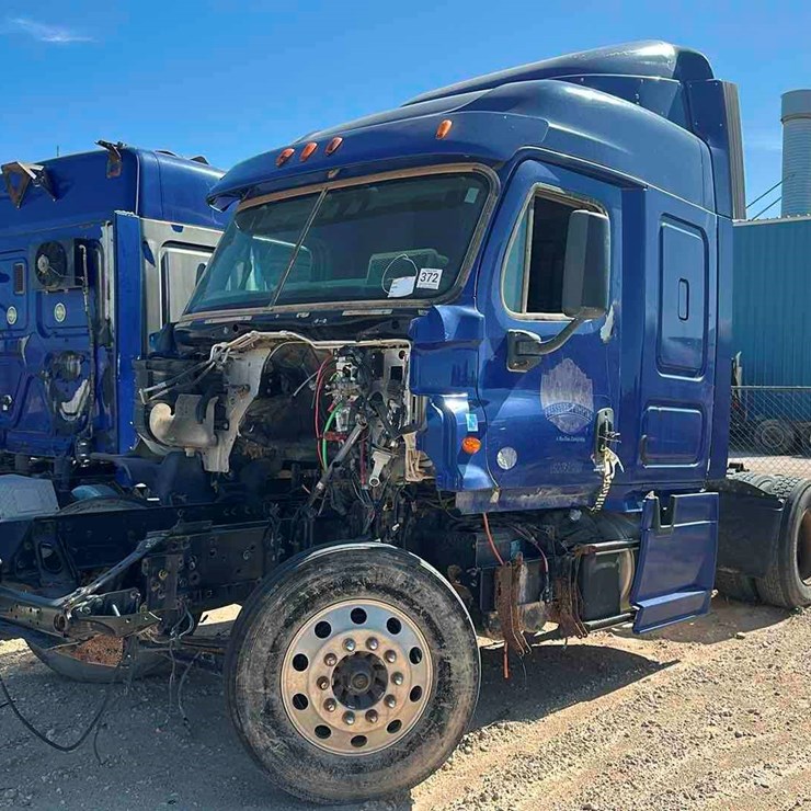 2015 FREIGHTLINER CASCADIA(INOPERABLE)