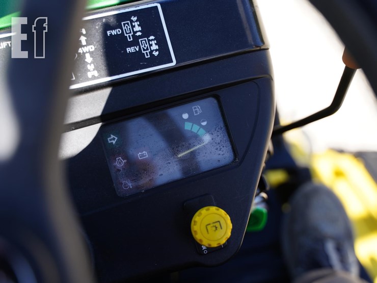 2003-john-deere-2210-image-29