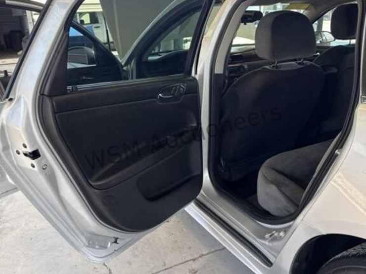 2016-chevrolet-impala-ls-sdn-image-25