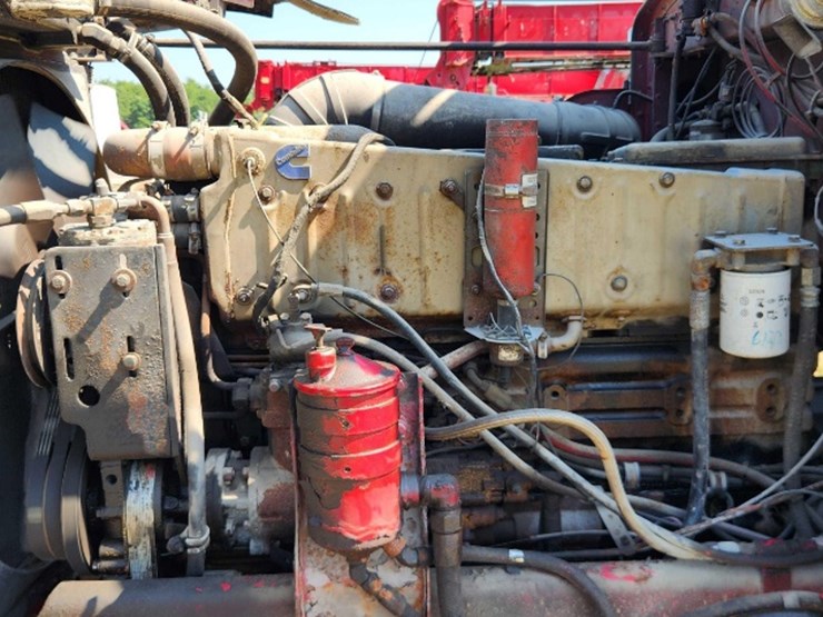 year:-1986-make:-peterbilt-model:-359-vehicle-type:-truck-mileage:-showing-335,508-drive-line:-6x4-image-38