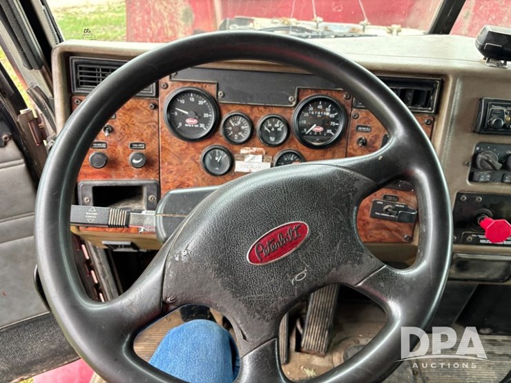 2002-peterbilt-330-image-63