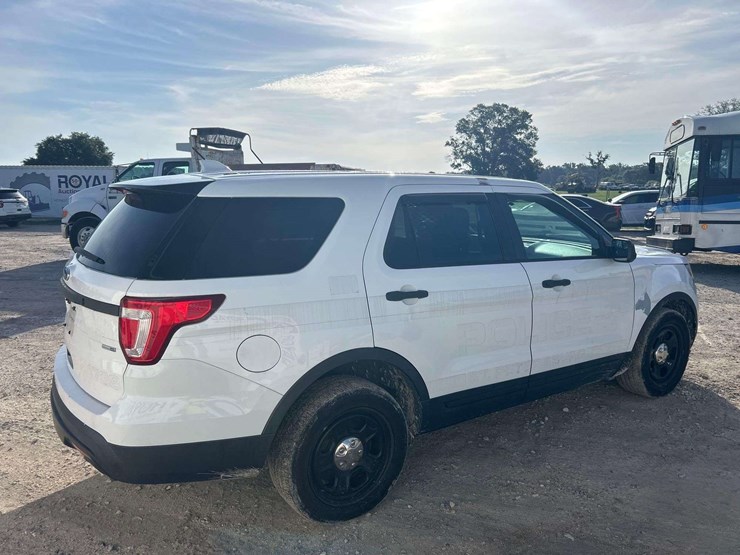 2017-ford-explorer-image-3