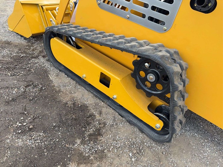 sdll30-stand-on-skid-loader-image-15