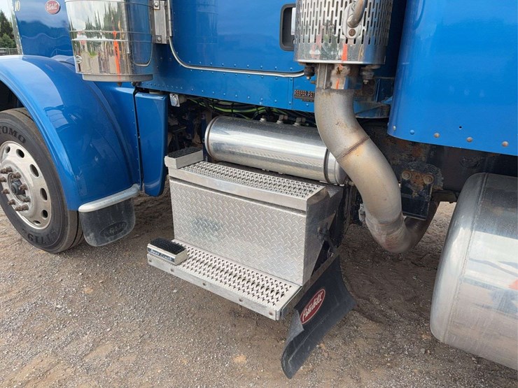2008-peterbilt-388-image-28