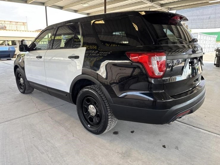 2017-ford-explorer-image-5
