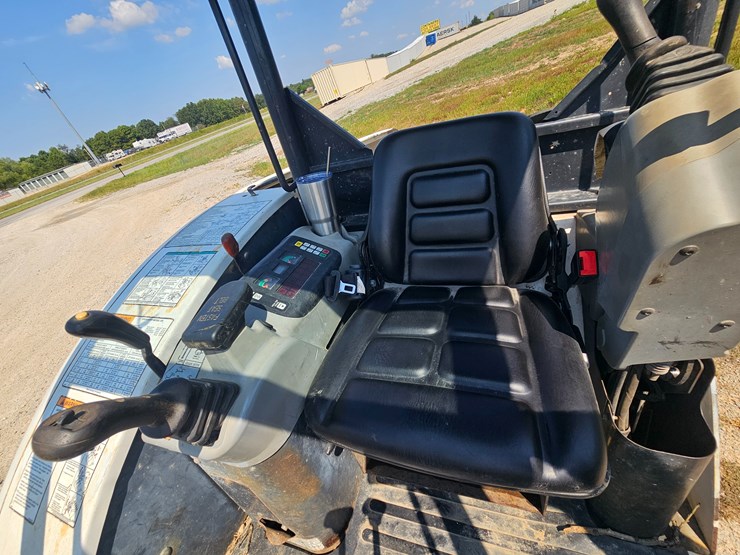 bobcat-325-image-31