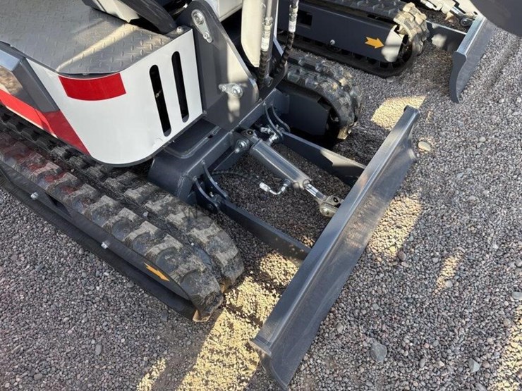 battler-et12m-mini-excavator-image-6