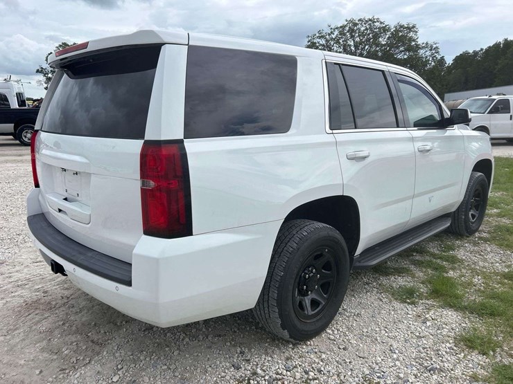 2018-chevrolet-tahoe-image-3