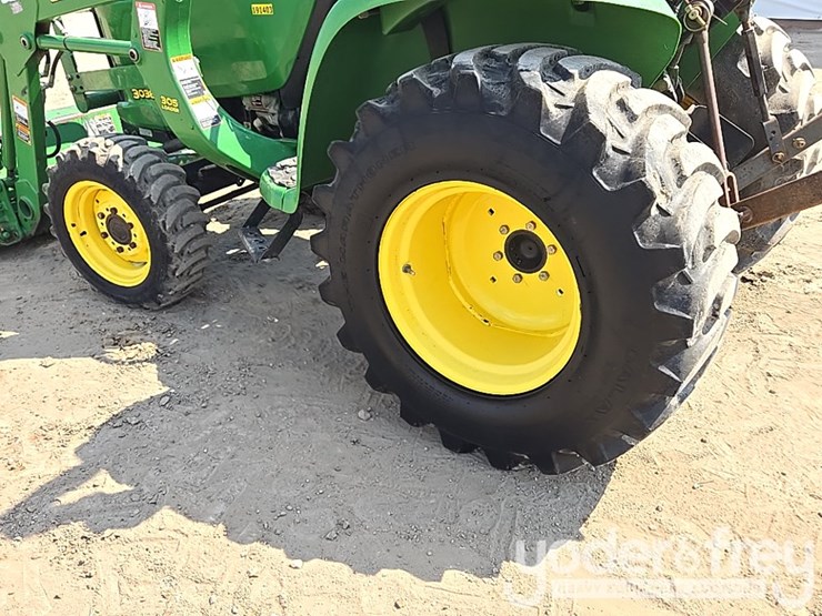 2009-john-deere-3038e-image-18