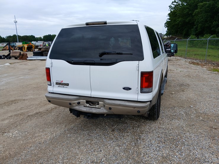 2005-ford-excursion-image-8