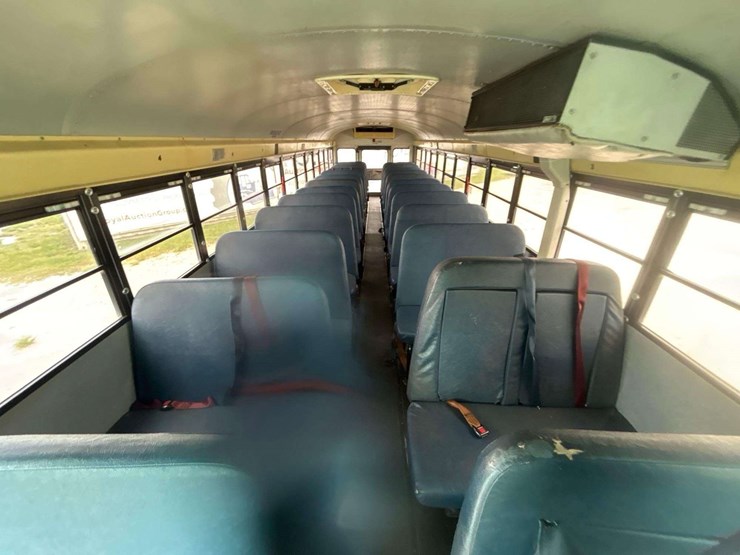 2004-ic-corporation-3000ic-school-bus-image-16