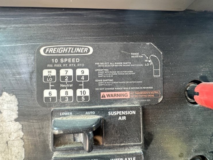 #22942-•-2005-freightliner-image-64