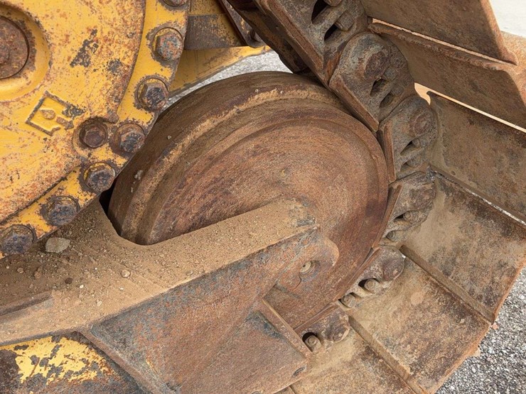2013-caterpillar-d6t-xw-image-8