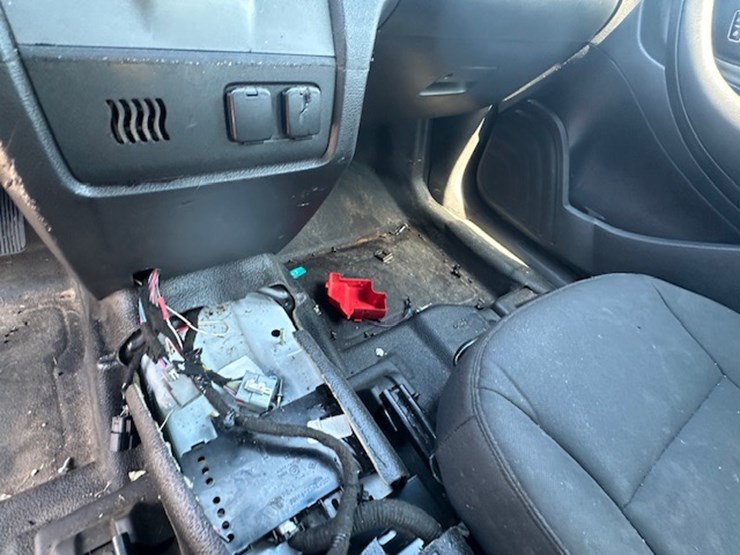 #23002-•-2017-ford-taurus-image-52