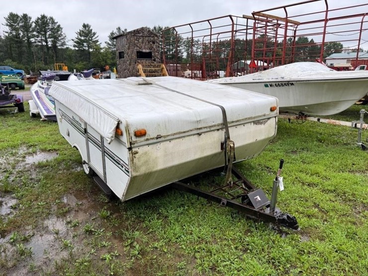palomino-pop-up-camper-image-3